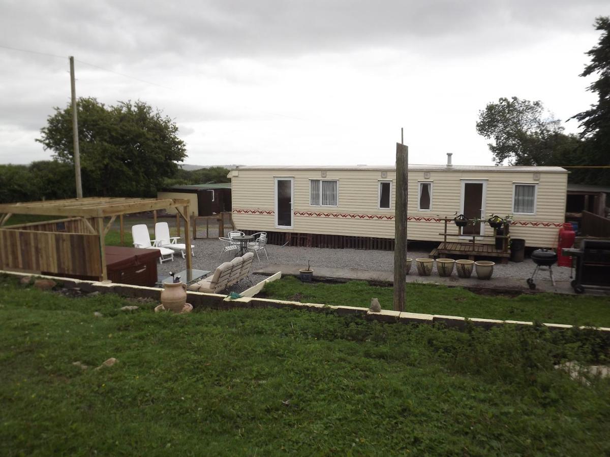 Marsh Water Ponds Fishery Villa Kidwelly Dış mekan fotoğraf