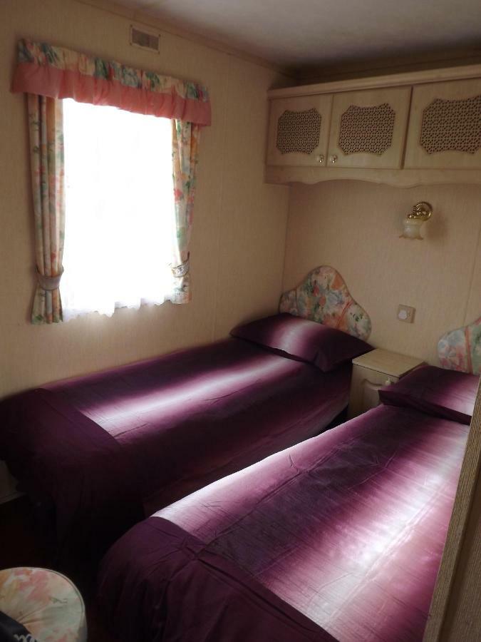 Marsh Water Ponds Fishery Villa Kidwelly Dış mekan fotoğraf