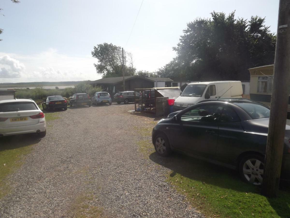 Marsh Water Ponds Fishery Villa Kidwelly Dış mekan fotoğraf